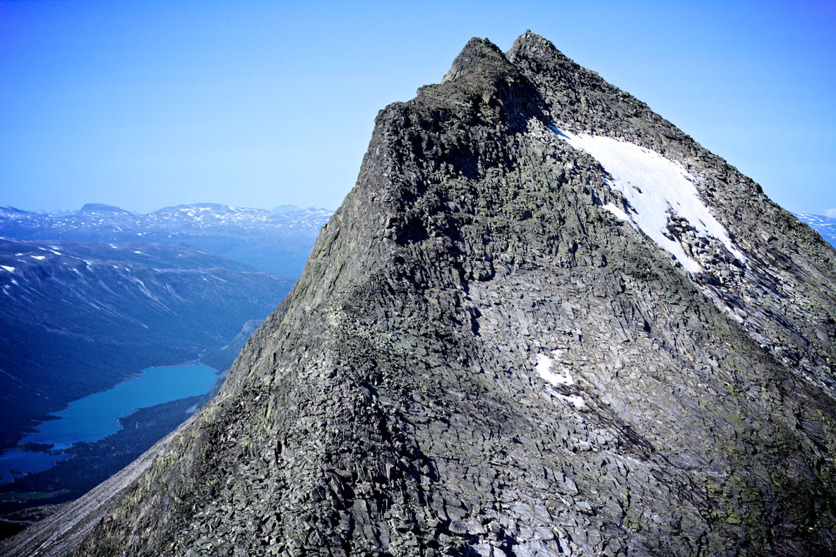 Luftig topptur til Tverrådalskyrkja (2015).
