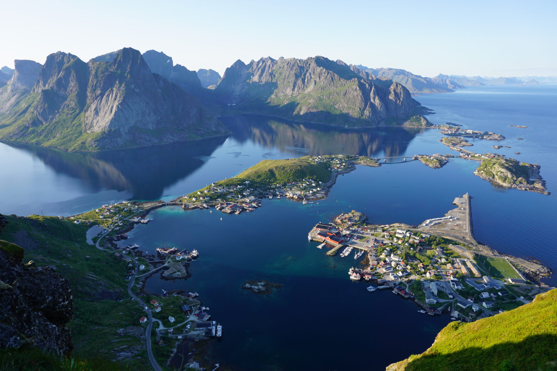 At Reinebringen er et av Norges mest ettertraktede utsiktspunkt, skjønte vi fort.