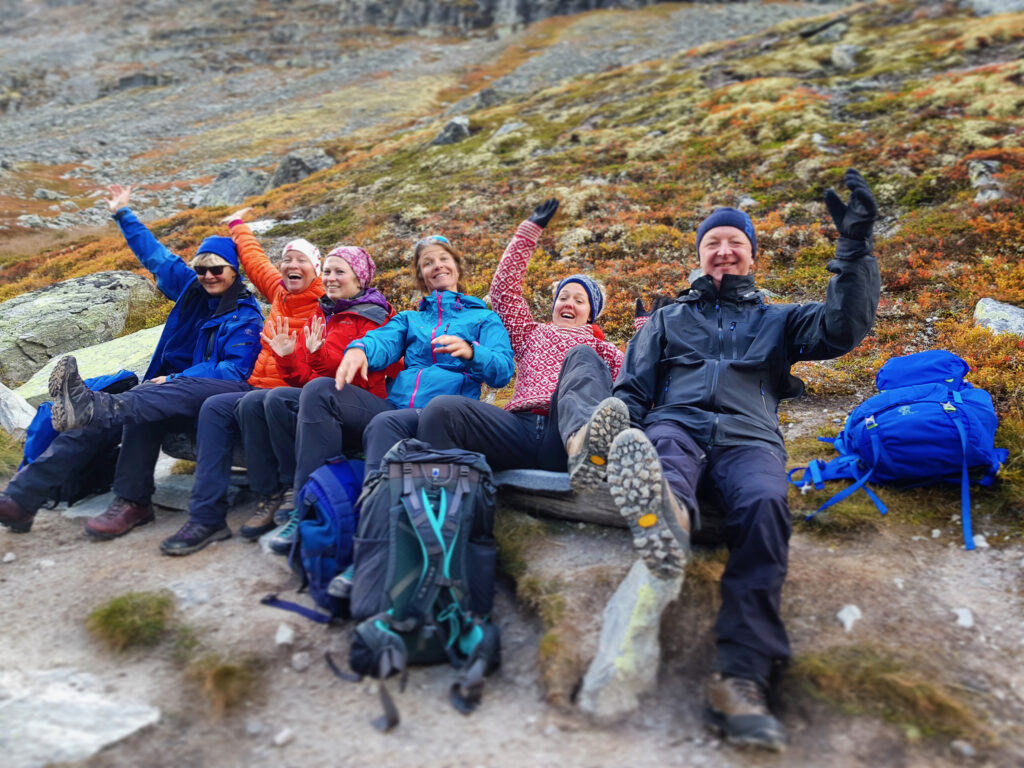 Spring Adventure-gjengen koser seg på tur i felleskap i Rondane