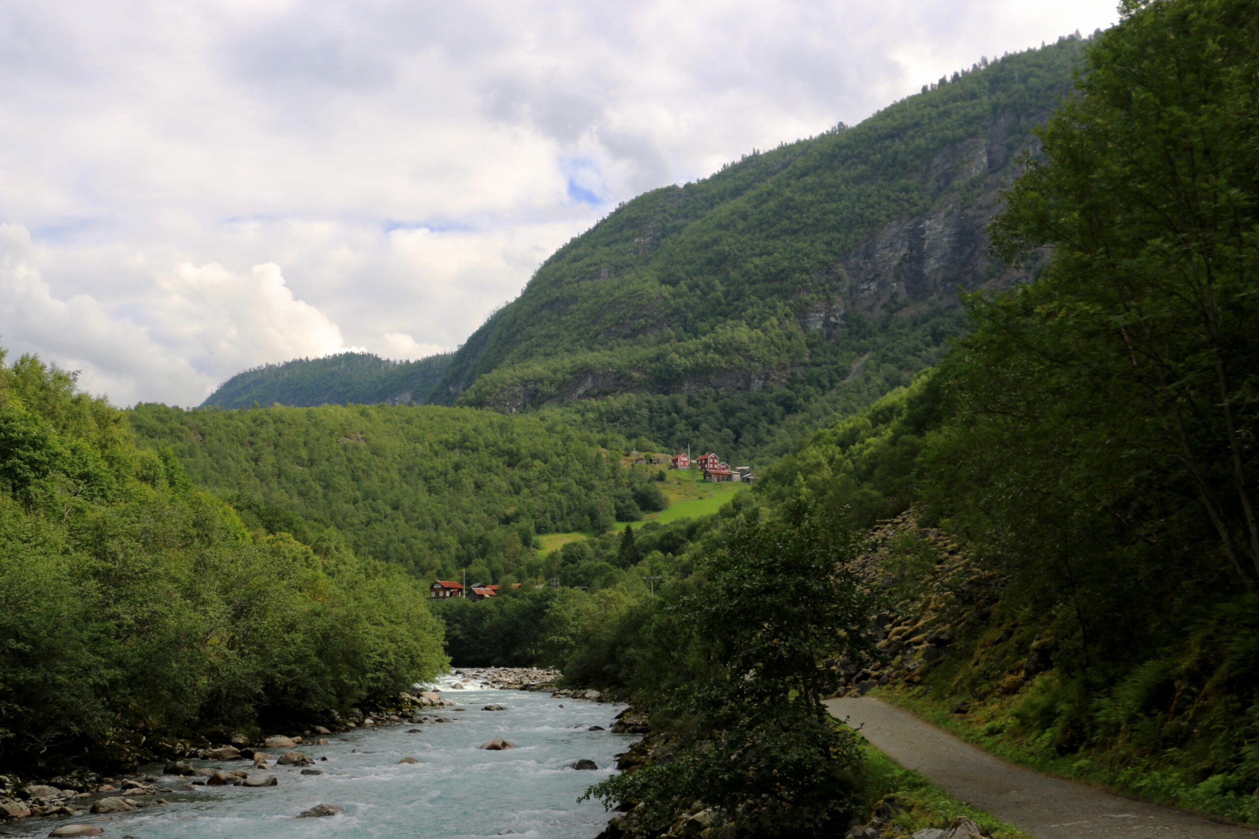 Fjelltur til Vetti Gard i mektige Utladalen.